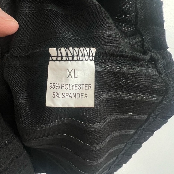 •3/$25• SHEIN Black Essnce Mock Neck Ribbed
Knit Tank Top - Picture 7 of 9